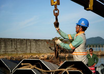 Descarregamento de Postes